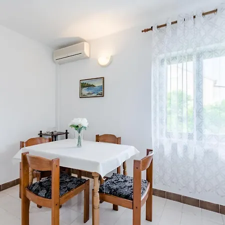 Rozmary Appartement Supetar