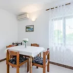Rozmary Apartment Supetar