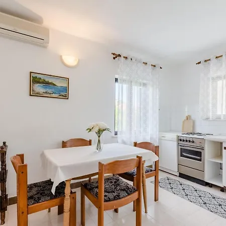 Rozmary Apartment Supetar